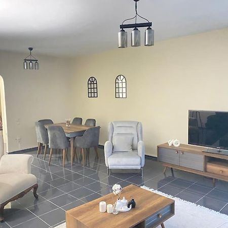Apartamento Comfy - Spacious Flat On The Kadikoey Seaside Estambul Exterior foto