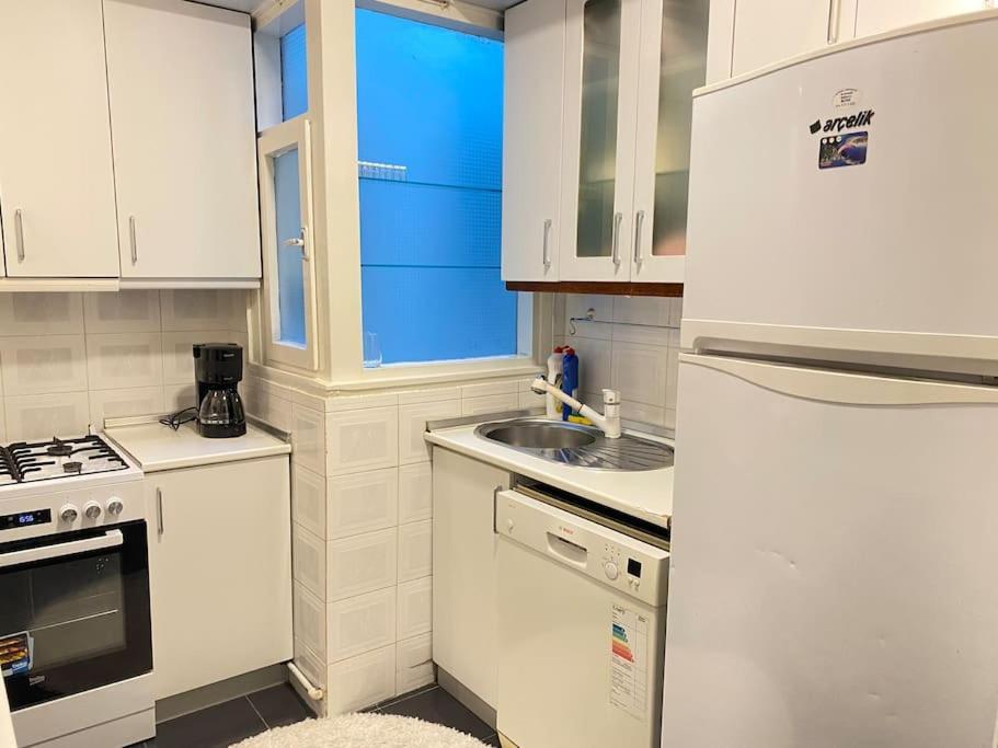 Apartamento Comfy - Spacious Flat On The Kadikoey Seaside Estambul Exterior foto